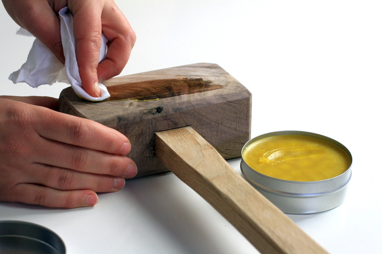 Масло и воск для дерева – 5 проверенных народных рецептов